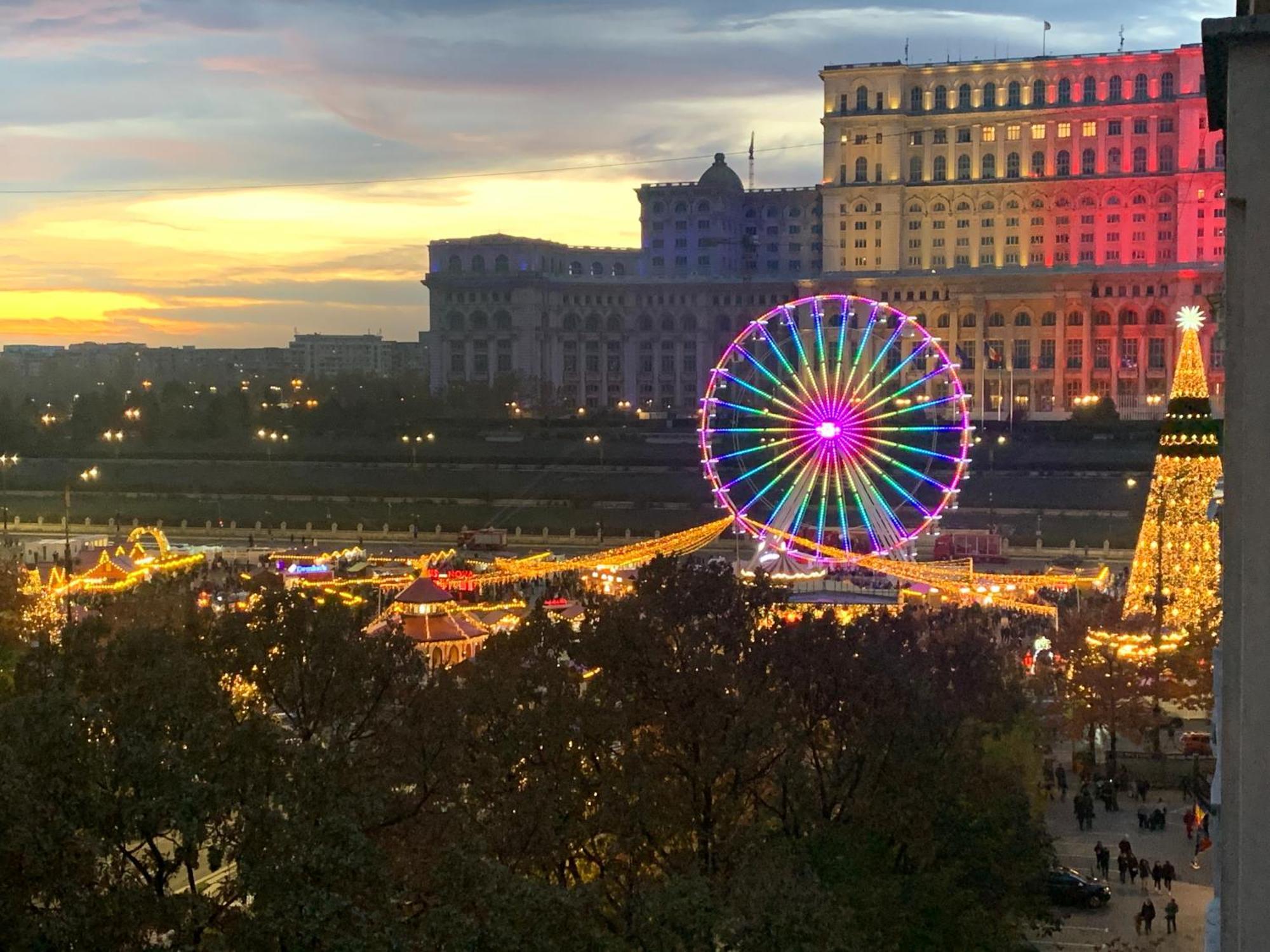 Chic Piata Constitutiei - View From The Balcony To The Palace Of Parliament Apartment Bukarest