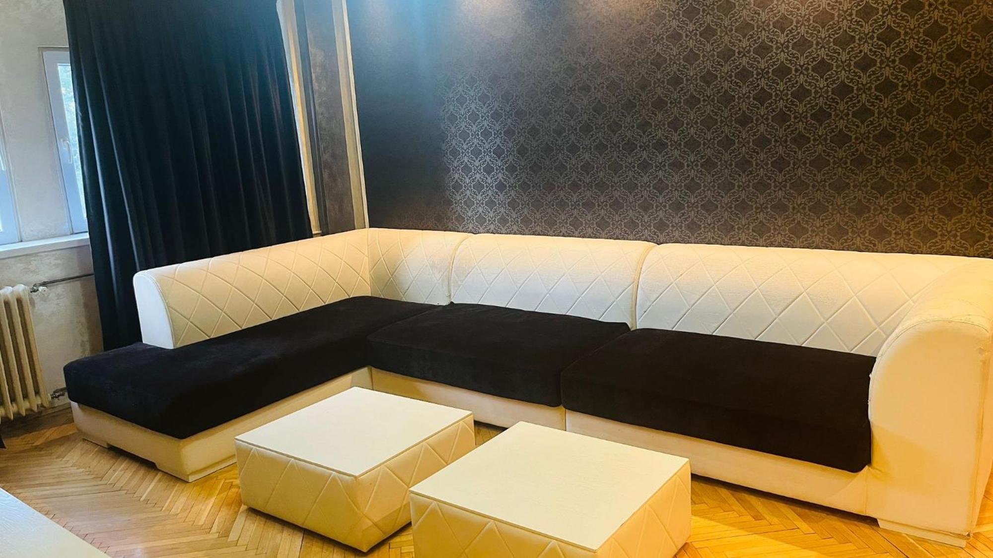 Apartment Chic Piata Constitutiei - View From The Balcony To The Palace Of Parliament Bukarest